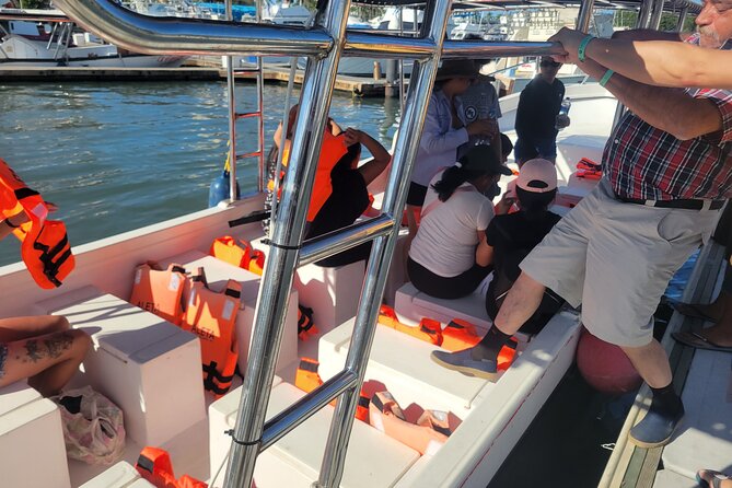 3 Hours of Whale Watching in Puerto Vallarta - English on board: communicate well without overthinking it