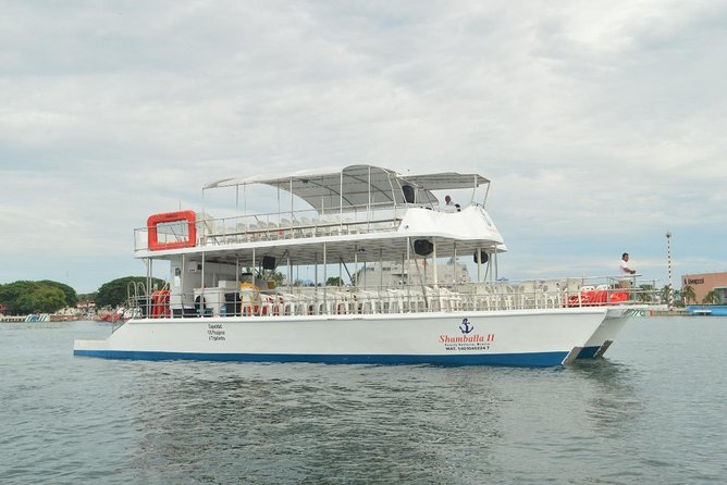 Arcos - Animas - Quimixto. By Grupo Naviero de la Bahìa (Bahia Alegre) - First hours on board: breakfast, open bar, and the social vibe