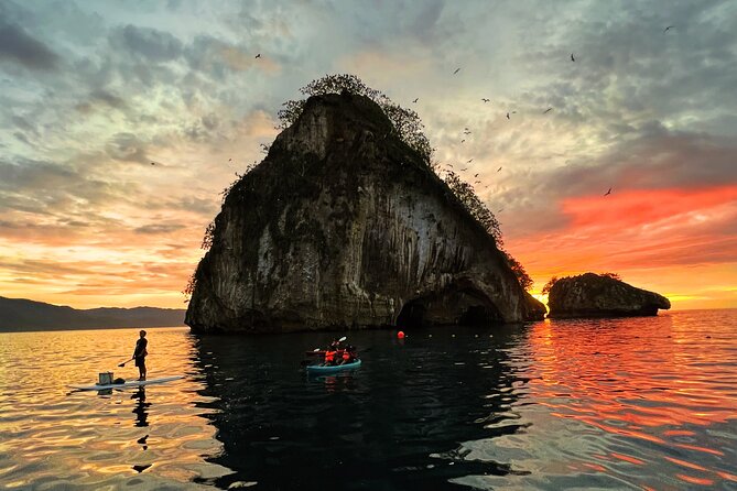 Bioluminescence by kayak or SUP to Los Arcos Puerto Vallarta - Timing the glow: sunrise, dusk, and how seasons change your best plan