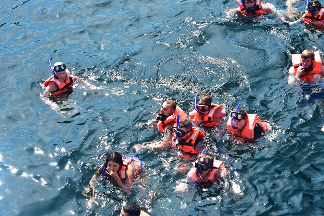 Catamaran Tour to the Arches, Playa las Animas, Snorkeling and more - Small frictions: pacing, equipment, and boat condition