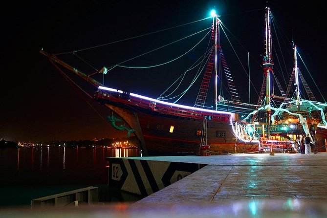 Dinner Under the Sea + Pirate Show in Puerto Vallarta Bay - The 4-hour open bar and live music block: when the party starts