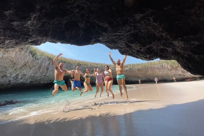 Guaranteed Hidden Beach • Private Tour • Punta Mita - Returning to Punta Mita with marine life on the water