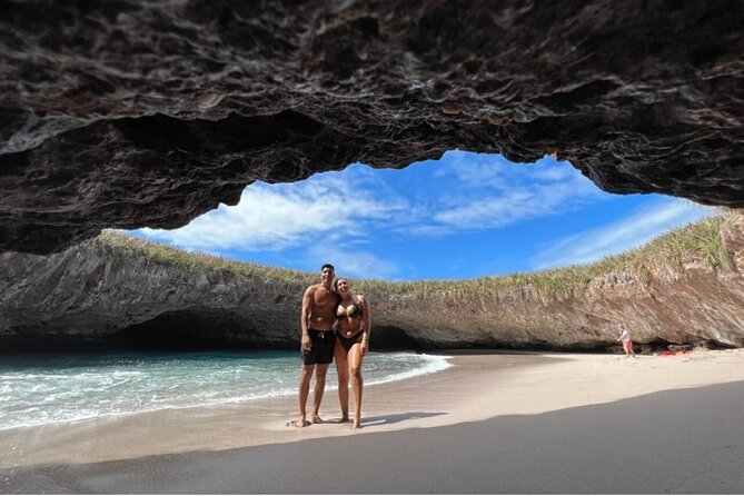 Guaranteed Hidden Beach • Small Group Tour • Punta Mita - Small boat, big attention: why max 8 travelers matters