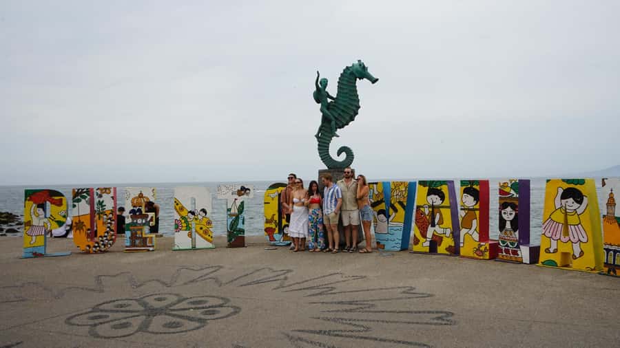 Guided tour of Vallarta in one day - Malecon Arches and Puerto Vallarta Letters: the fast, iconic walk