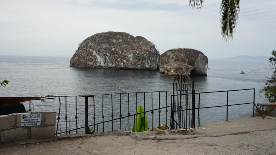 Guided tour of Vallarta in one day - Los Arcos de Mismaloya Mirador: photos with a coastline view