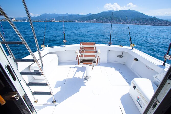 Hatteras 42-44' Classic Yachts in Puerto & Nuevo Vallarta - When the Sea Turns Rough (and When Supplies Matter)