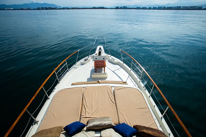Hatteras 58-61' Luxury Yacht in Puerto Vallarta & Nuevo Nayarit - Kayaks and Paddleboards: Where the Day Turns Active