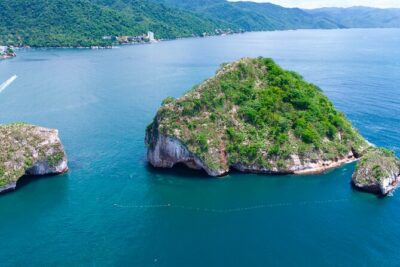 Los Arcos Snorkeling & 5 Island Adventure - The boat ride to Los Arcos: caves, arches, and real photo time