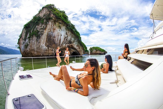 Luxury Yacht & Snorkel with All inclusive Open bar and lunch - Paddleboards, banana boats, and the water-adventure menu