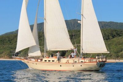 Marietas Sail, Snorkel and Beach - Food and drinks onboard: breakfast, deli lunch, and open bar timing