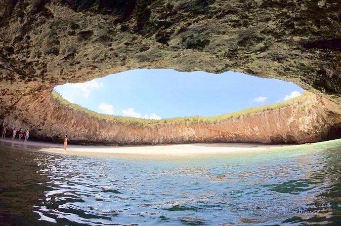 Private Tour Hidden Beach - Playa la Nopalera: life-jacket support and a calmer 30 minutes