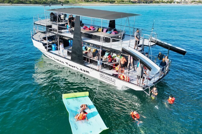 Private Yacht Charter ChicaFUN 2 Waterslides All Inclusive - Quick hits on ChicaFUN 2 and your private charter