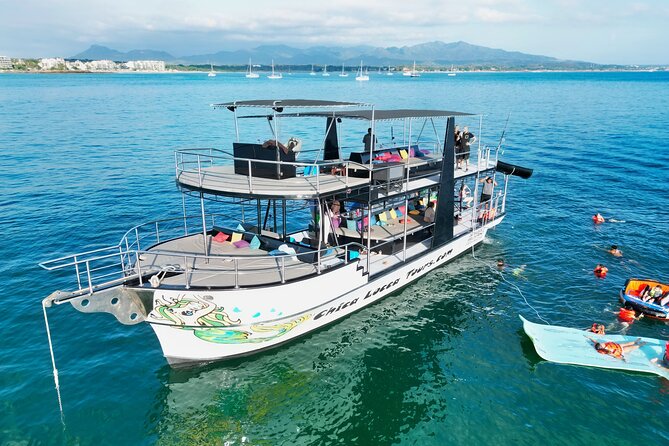 Private Yacht Charter ChicaFUN 2 Waterslides All Inclusive - Meeting points and the one rule you have to follow