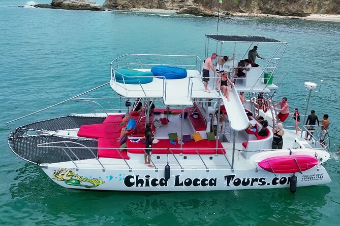 Private Yacht Charter ChicaFUN 3 Waterslides All Inclusive - ChicaFUN 3: a private boat built for slides, snacks, and yes, swims