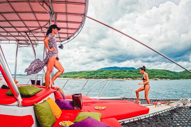Private Yacht Charter ChicaFUN 3 Waterslides All Inclusive - Water toys included: snorkel gear, kayaks, paddle boards, and slide time