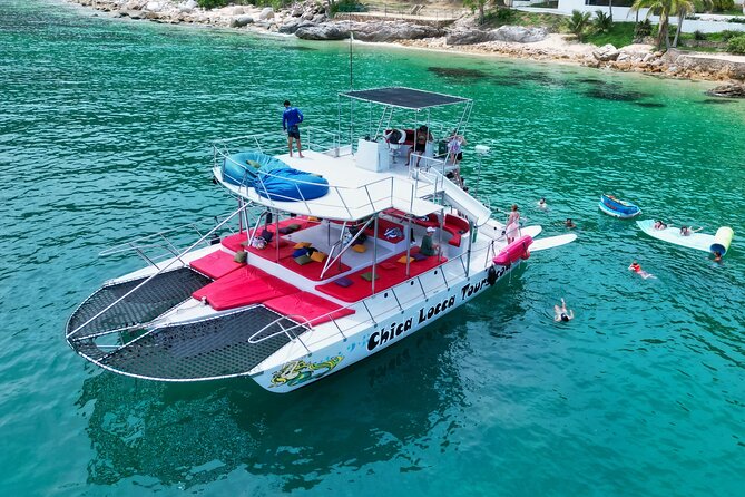 Private Yacht Charter ChicaFUN 3 Waterslides All Inclusive - Crew and captain: the difference between fun and truly easy