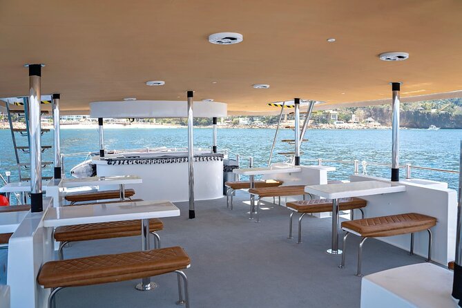 Private Yacht Charter ChicaFUN 5 Waterslides All Inclusive - Meeting Point Reality: You Must Pick It Before You Book