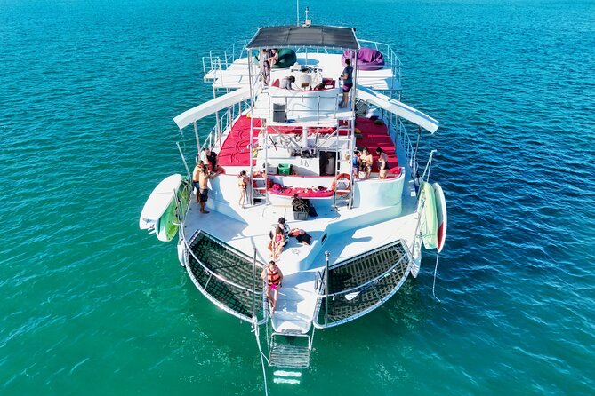 Private Yacht Charter on ChicaFun 1 Waterslides all inclusive - Key highlights worth focusing on
