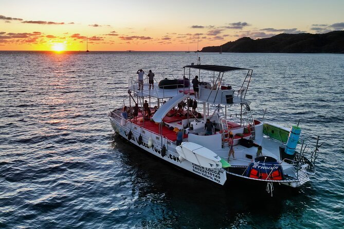 Private Yacht Charter on ChicaFun 1 Waterslides all inclusive - Los Arcos National Park: caves, arches, and real snorkeling value