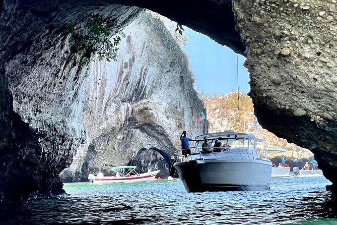 Private Yacht, Sightseeing, Snorkeling and Private beaches - Los Arcos de Mismaloya Snorkeling in a Protected Zone