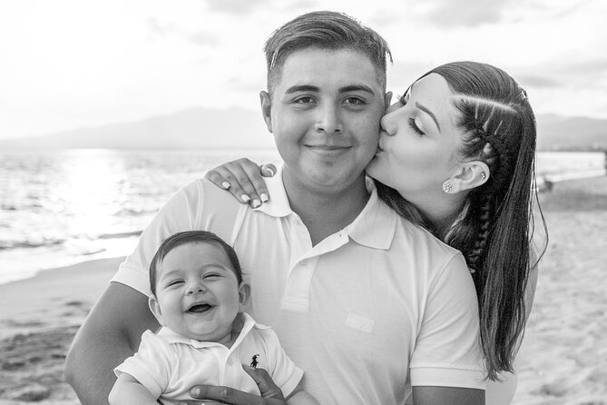 Professional photographer - Puerto Vallarta - Nuevo Vallarta, photo session - Price Value: $210 Per Group Up to 15 People