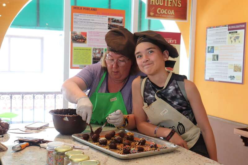 Puerto Vallarta: 2-Hour Chocolate Truffles Workshop - Instructor energy and teaching style: Lizette and Elizabeth