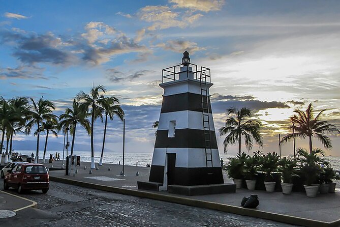 Puerto Vallarta Historical El Centro: A Self-Guided Audio Tour - Art and famous names: galleries, celebrity-era landmarks, and sculpture clues