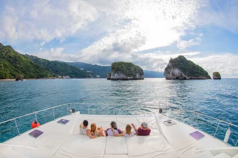 Puerto Vallarta: Luxury Yacht Tour with Lunch and Open Bar - Lunch and open bar: comfort that makes the schedule feel easy