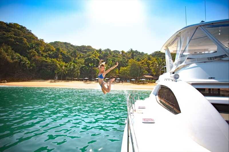 Puerto Vallarta: Luxury Yacht Tour with Lunch and Open Bar - Who should book, and who should skip