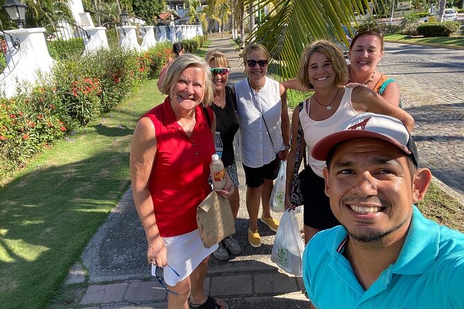 Sayulita Magical Town Tour: Local food, and chocolate. - The chocolate tasting itself: What to do during the sampler