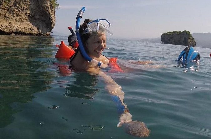 Small Group Snorkeling in Los Arcos, Puerto Vallarta - On-board refresh and what’s included