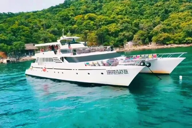 Sunsets and Whales Mega Yachts ALL INCLUSIVE: Puerto Vallarta - Who should book this Puerto Vallarta whale sunset cruise?